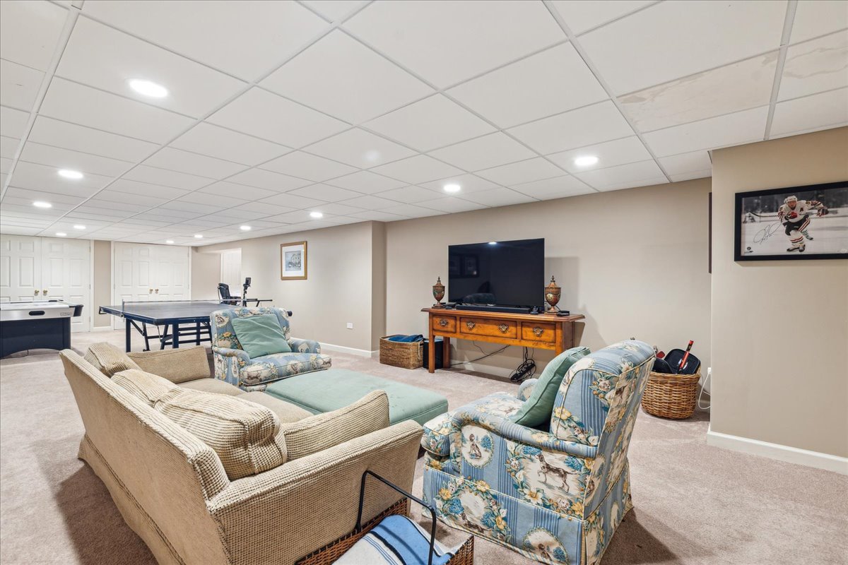 1045 OAK GROVE Lane