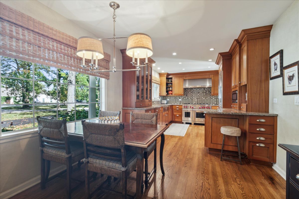 1045 OAK GROVE Lane