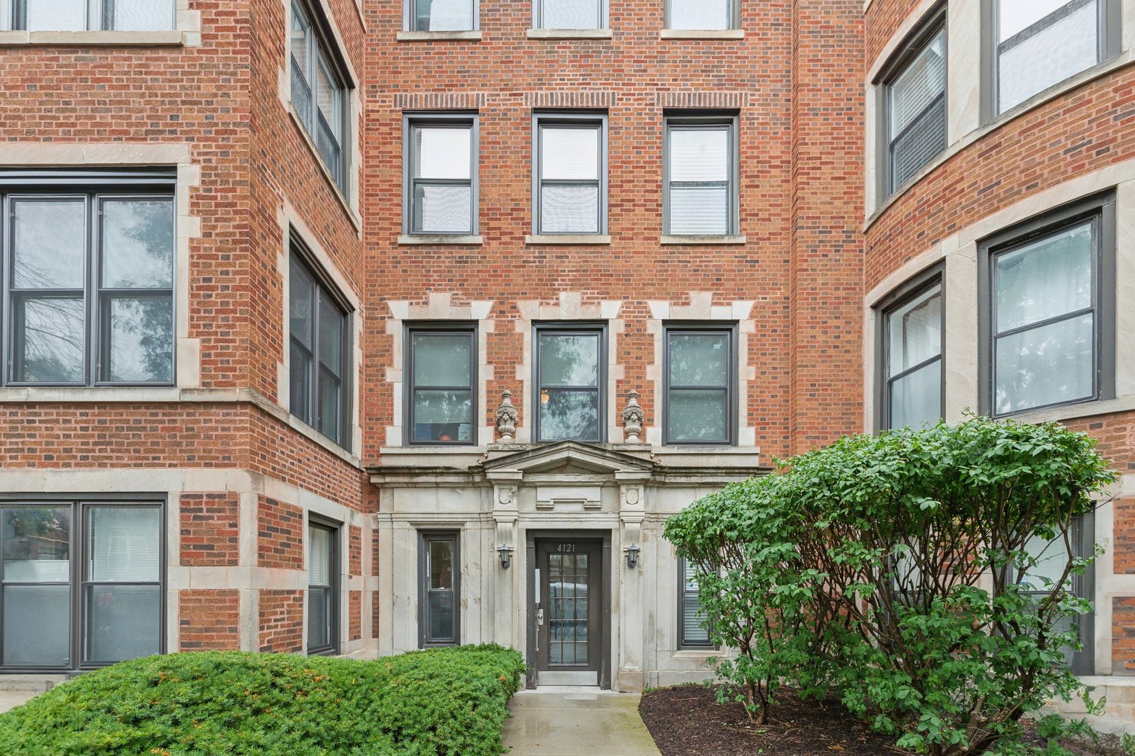 4121 N Sheridan Road Unit: GS