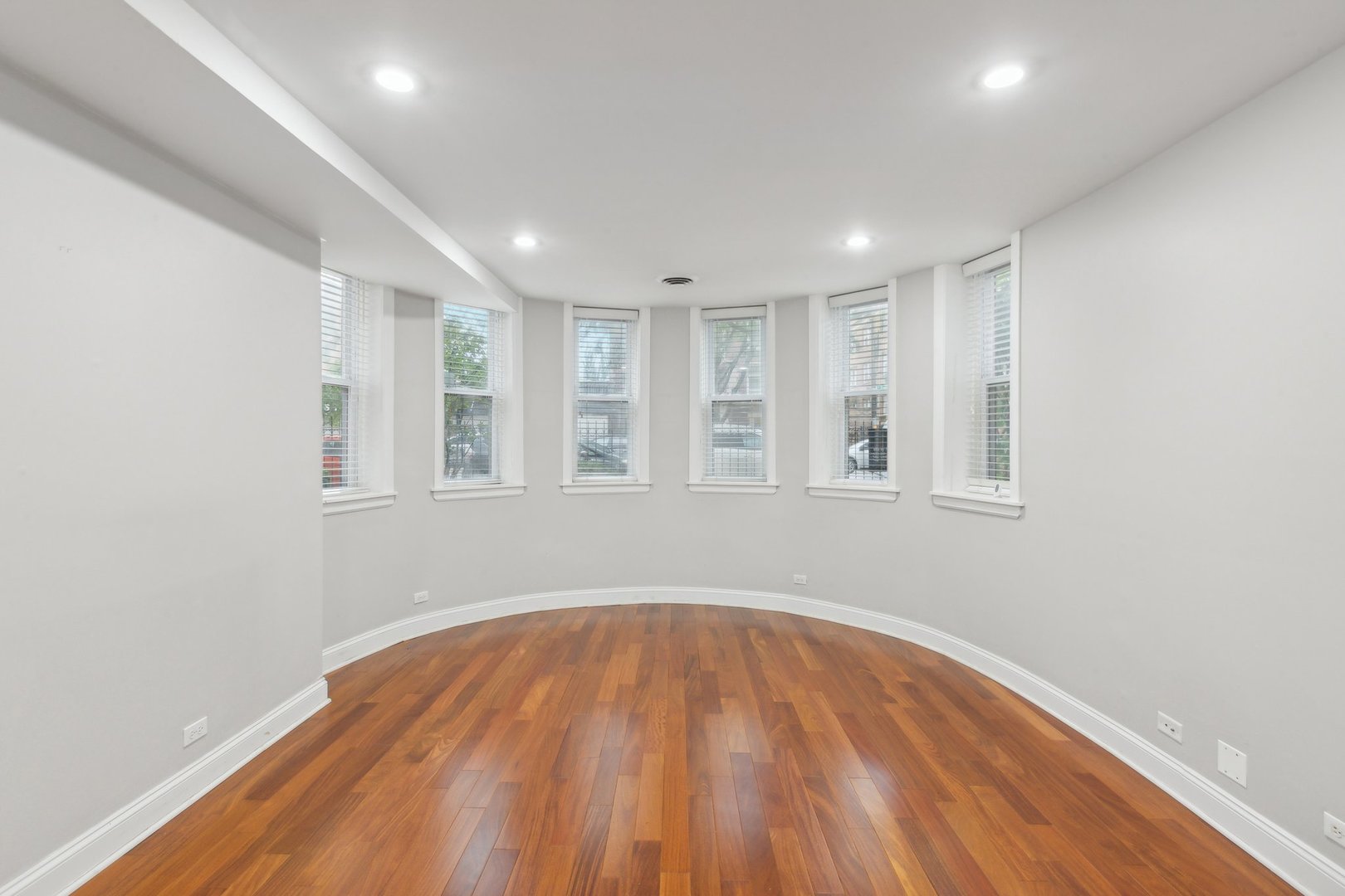 4121 N Sheridan Road Unit: GS