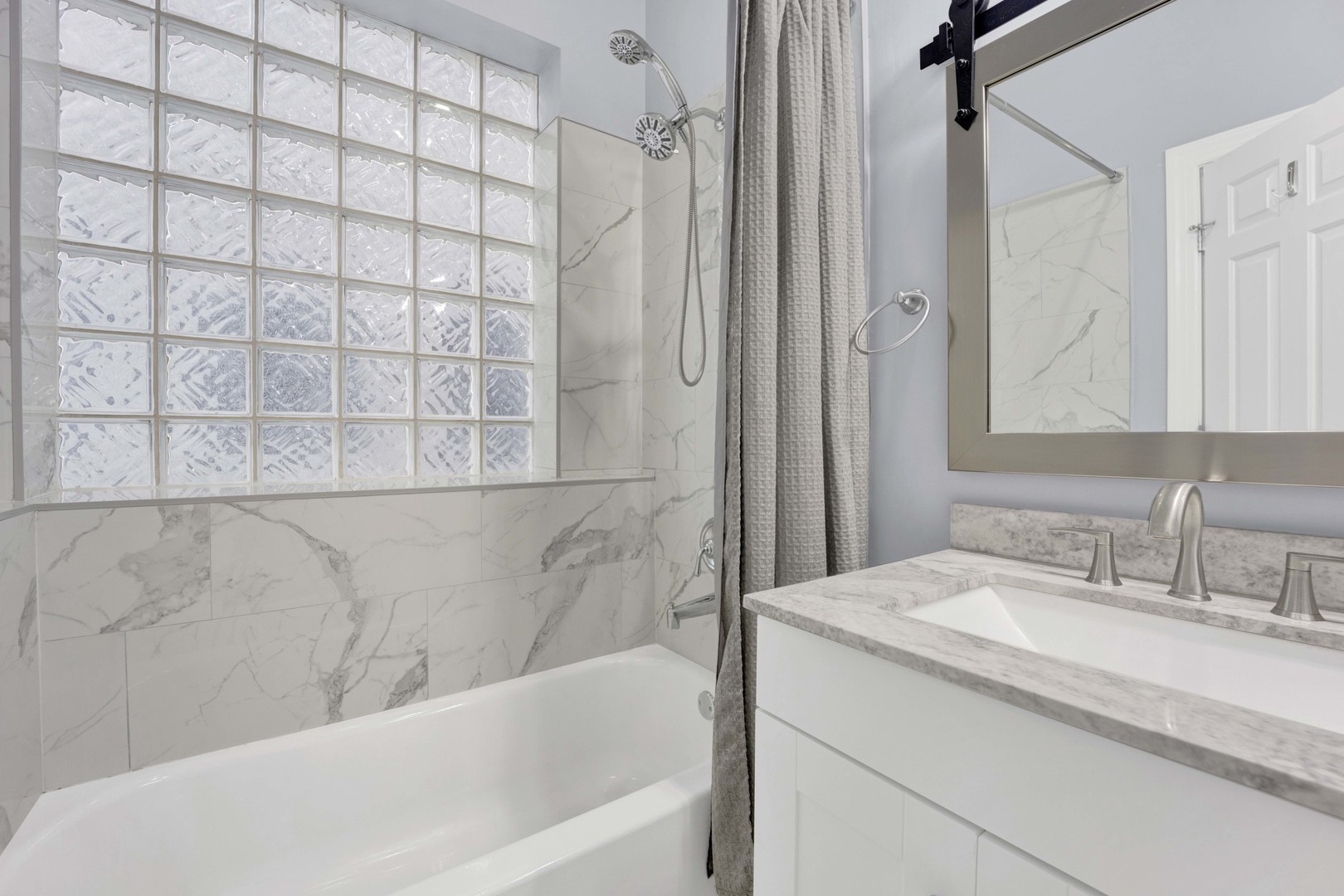 3428 N Ashland Avenue Unit: 1N