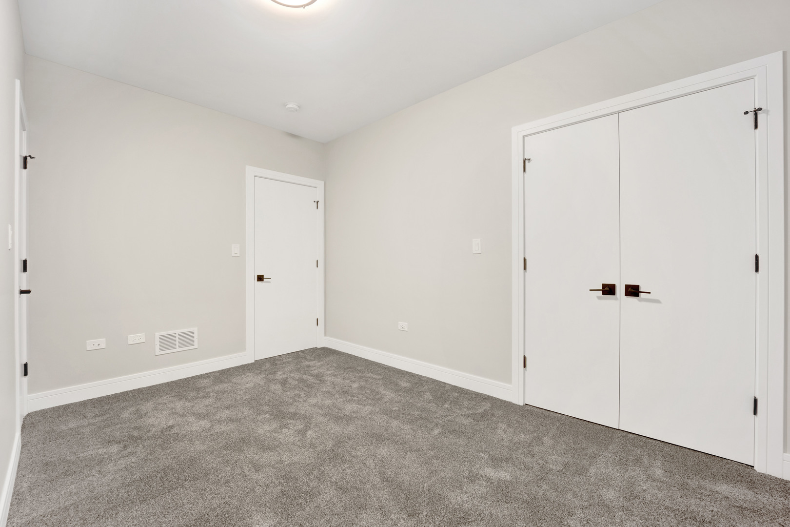 855 N Francisco Avenue Unit: 1