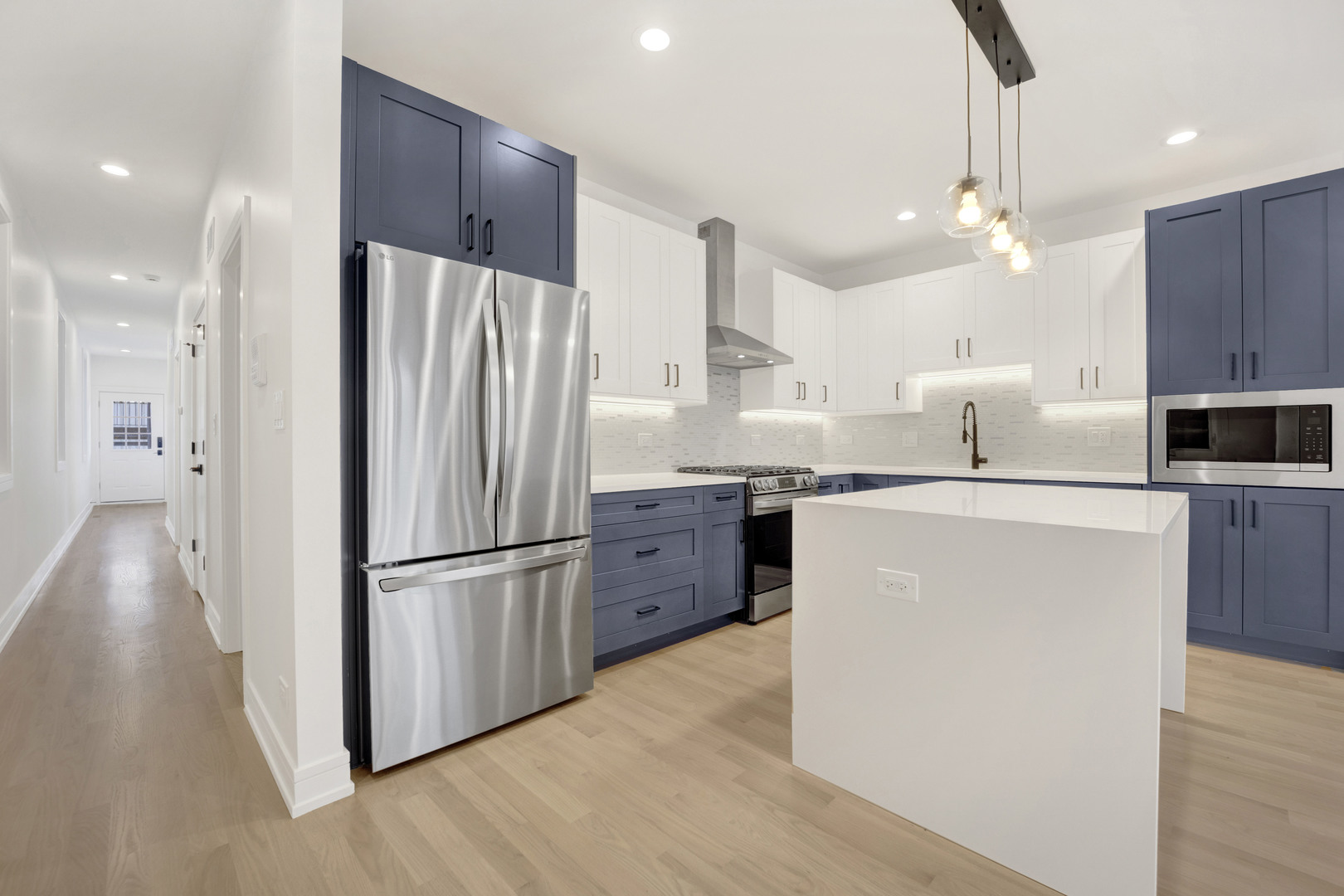 855 N Francisco Avenue Unit: 1