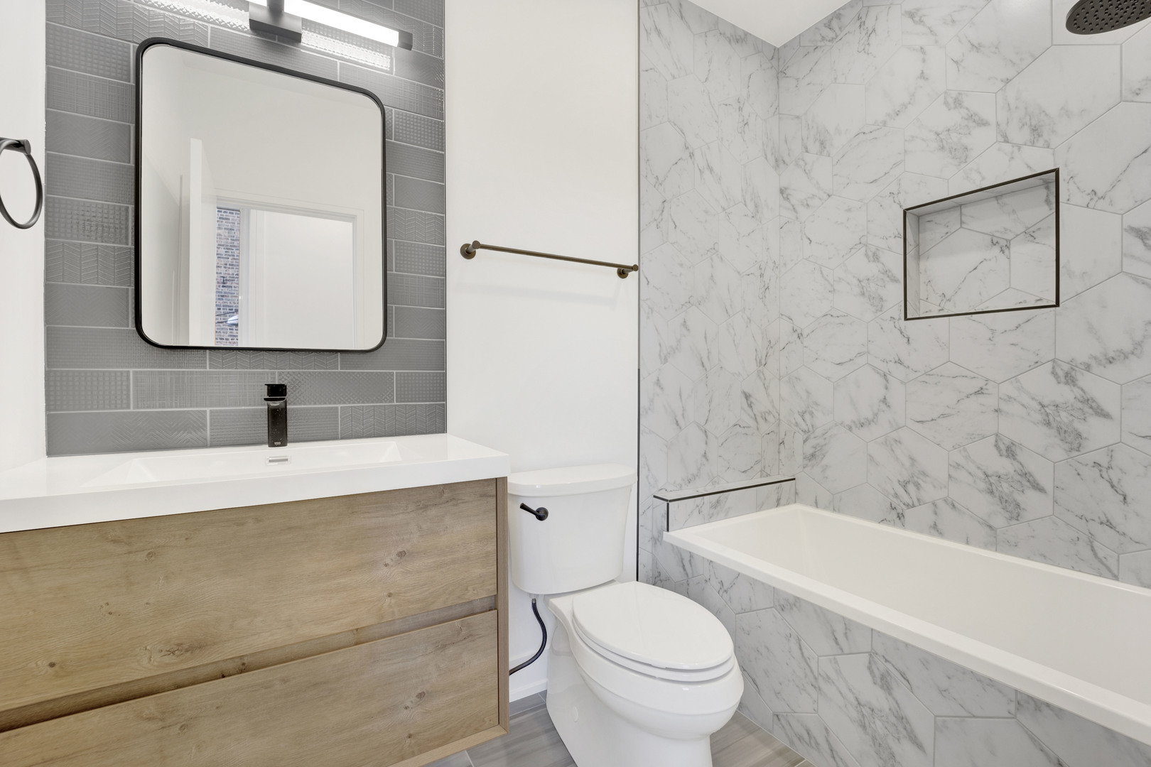 855 N Francisco Avenue Unit: 1