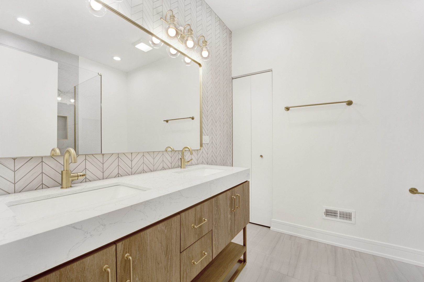 855 N Francisco Avenue Unit: 1