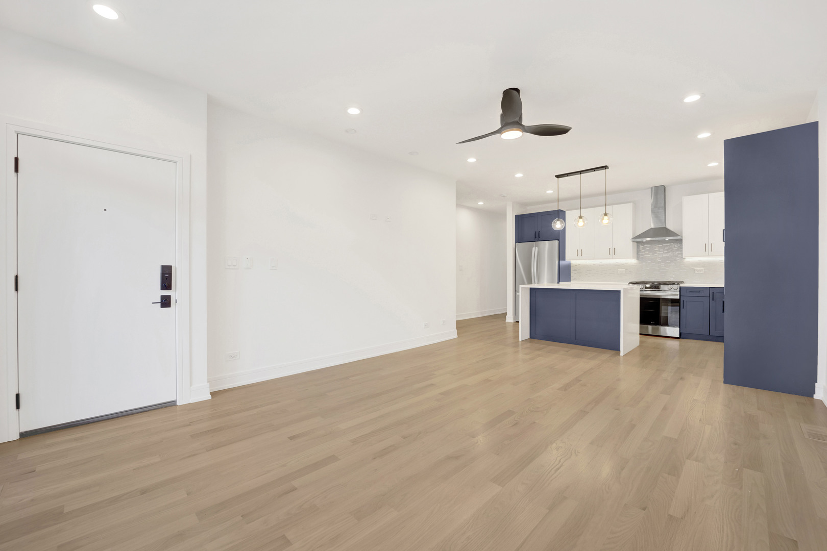 855 N Francisco Avenue Unit: 1