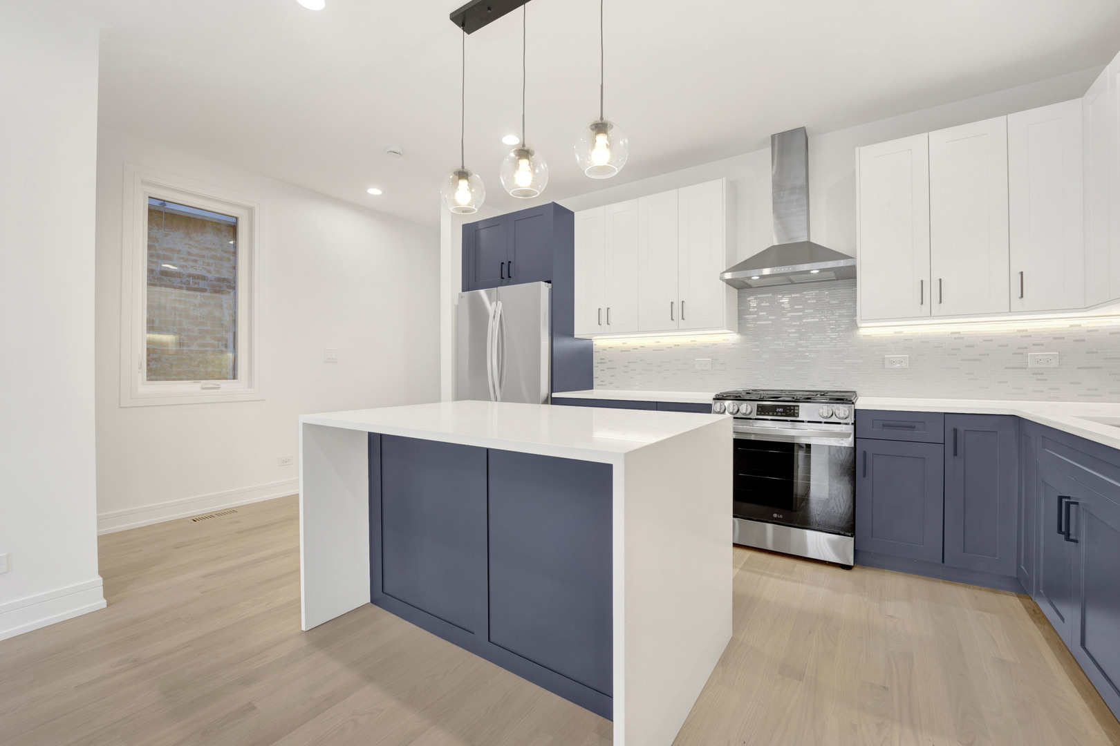 855 N Francisco Avenue Unit: 1