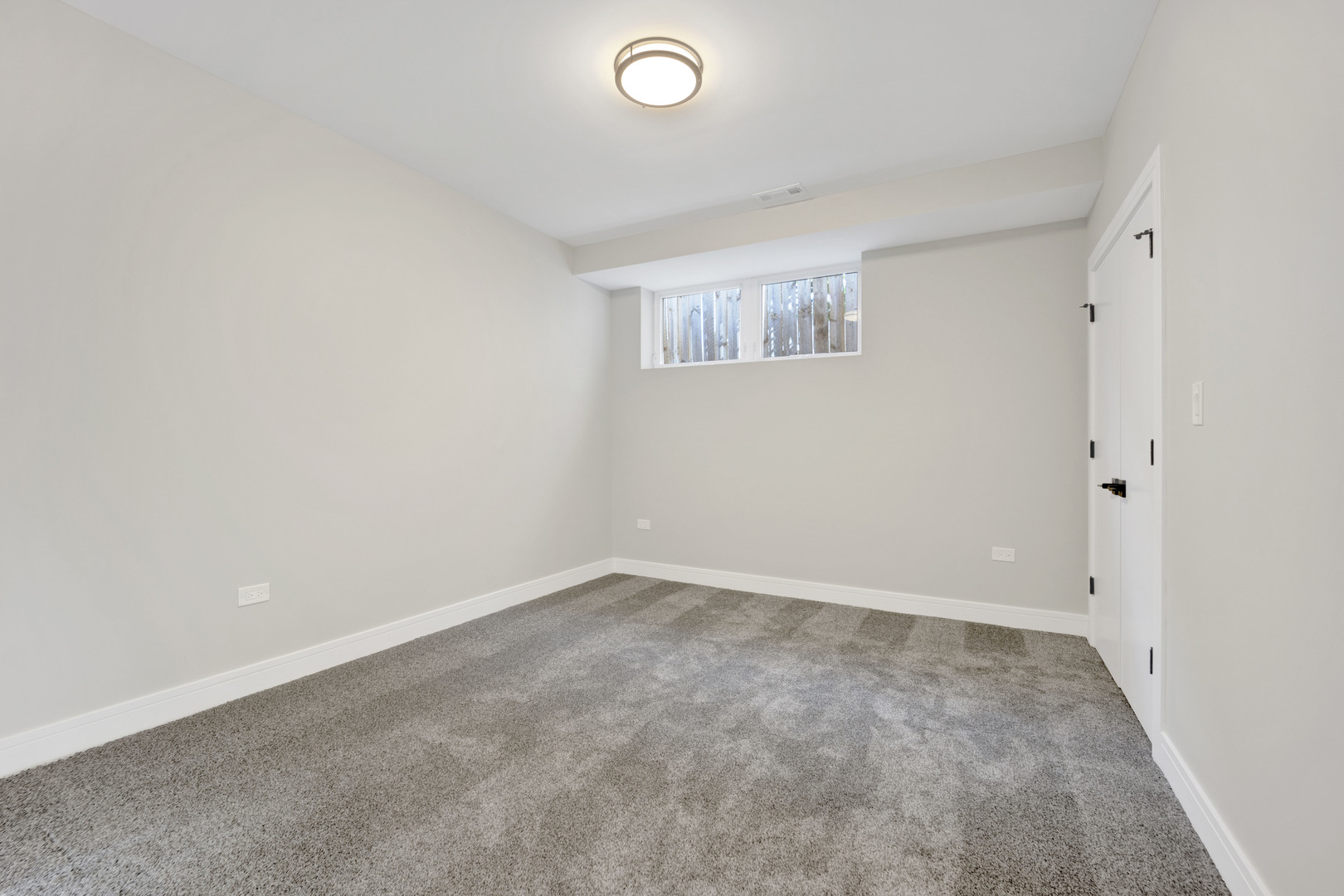 855 N Francisco Avenue Unit: 1