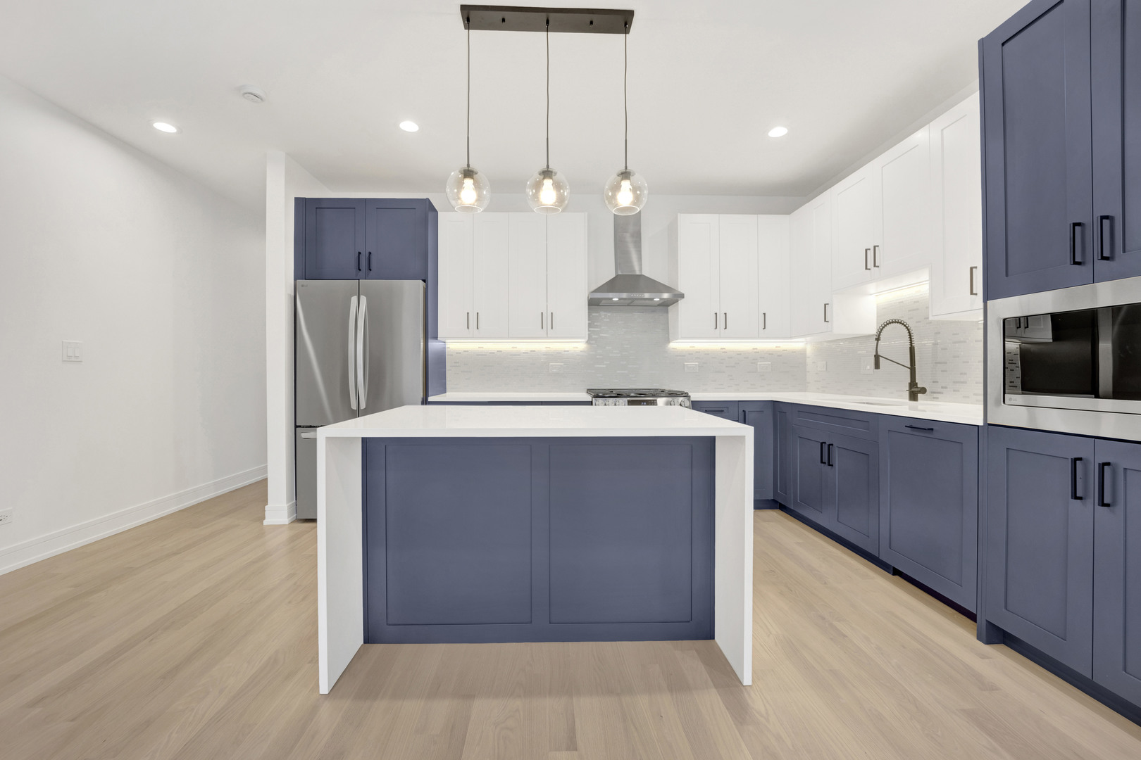 855 N Francisco Avenue Unit: 1
