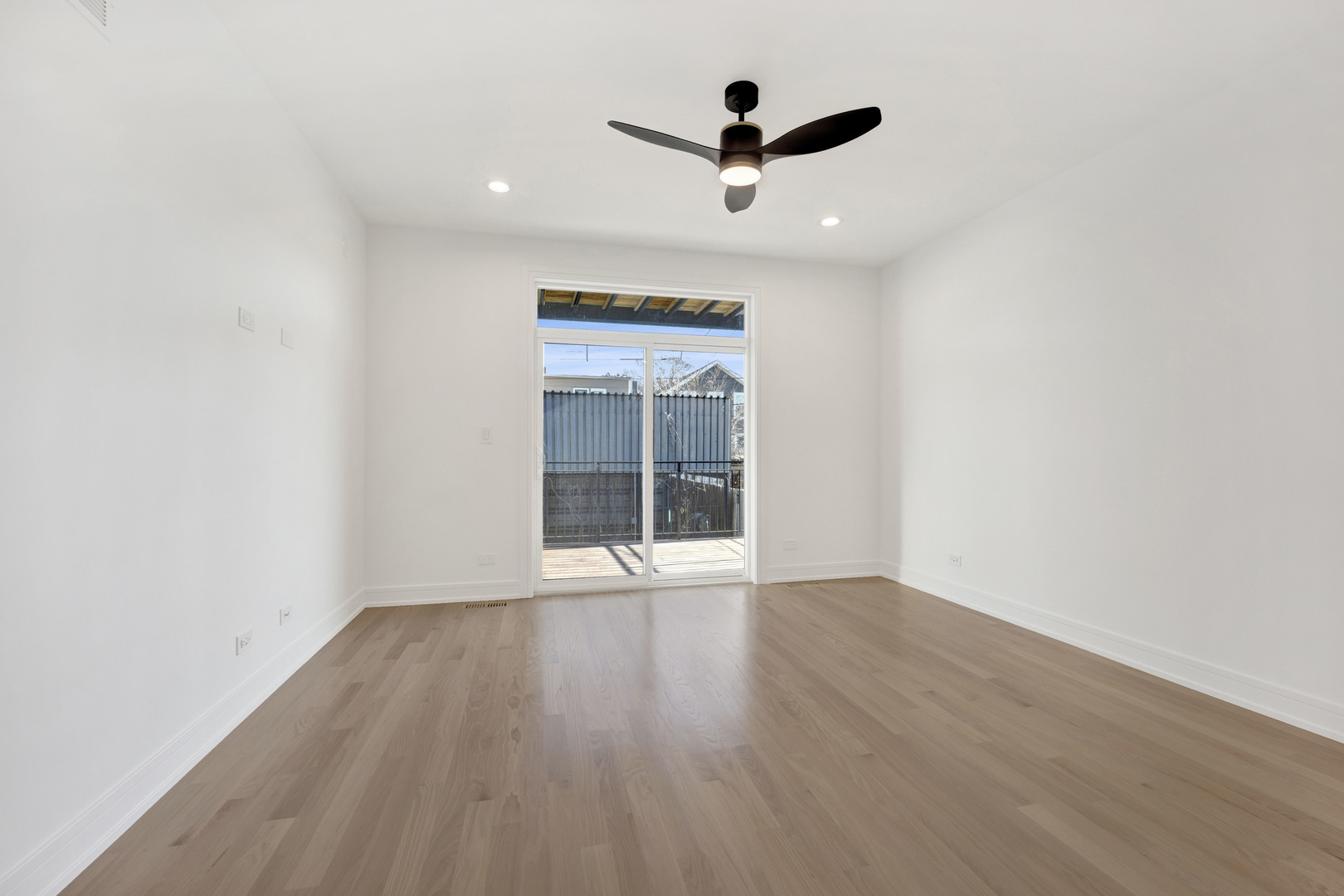 855 N Francisco Avenue Unit: 1