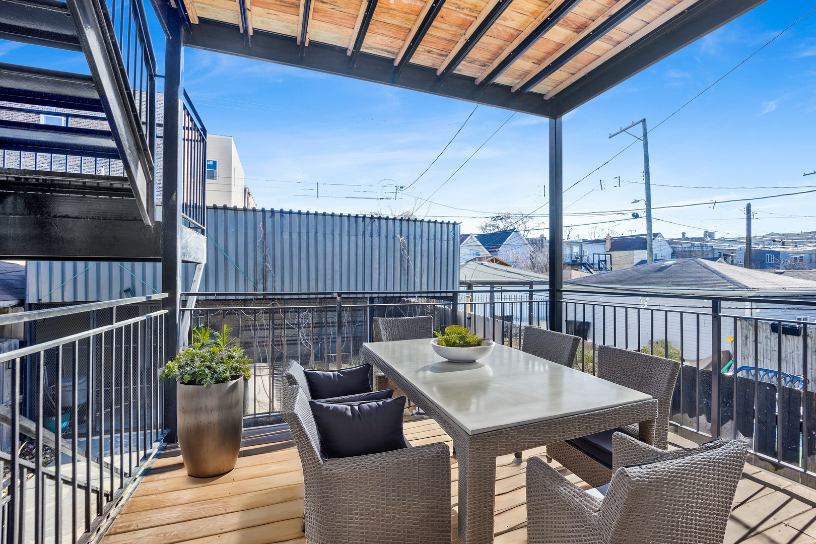 855 N Francisco Avenue Unit: 1