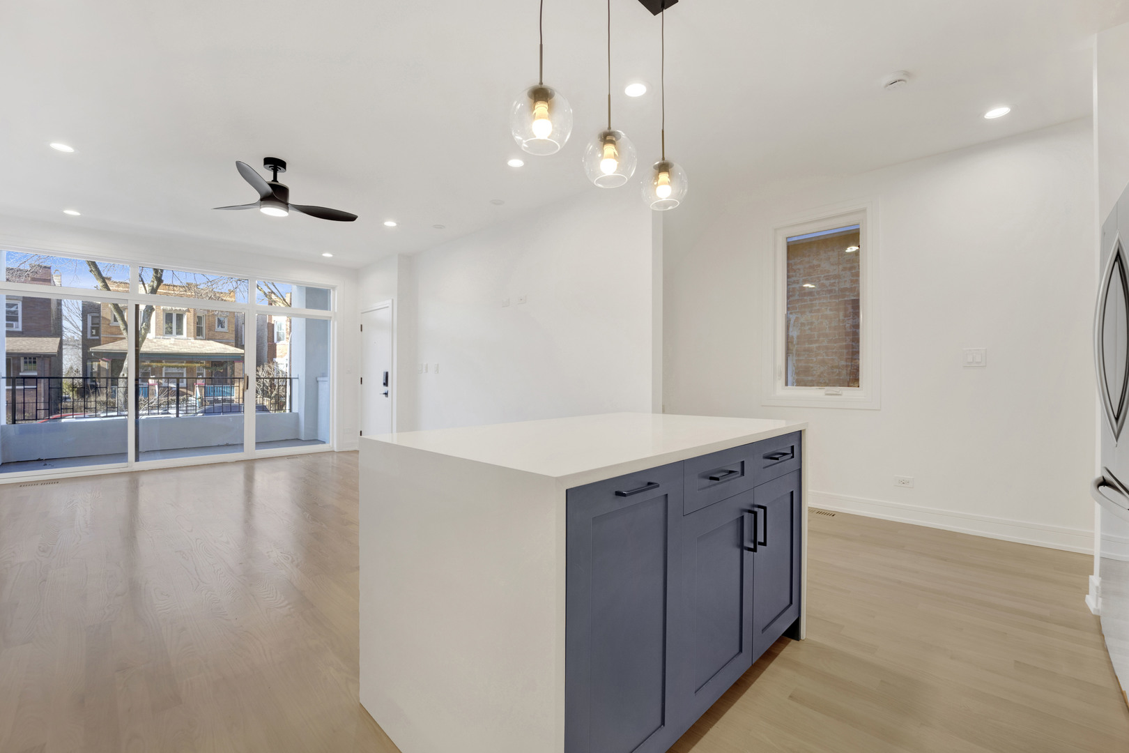 855 N Francisco Avenue Unit: 1