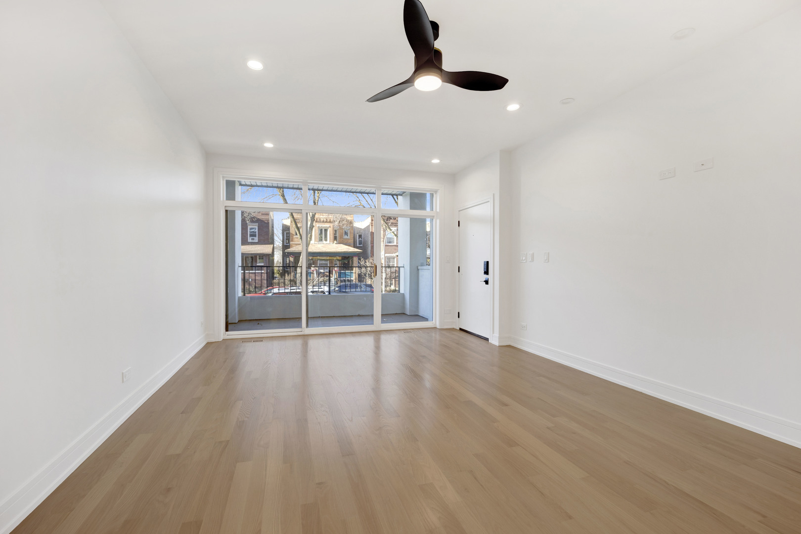 855 N Francisco Avenue Unit: 1