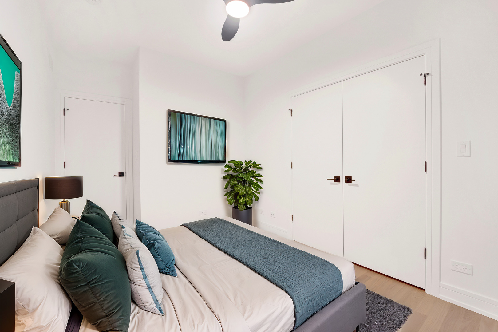 855 N Francisco Avenue Unit: 1