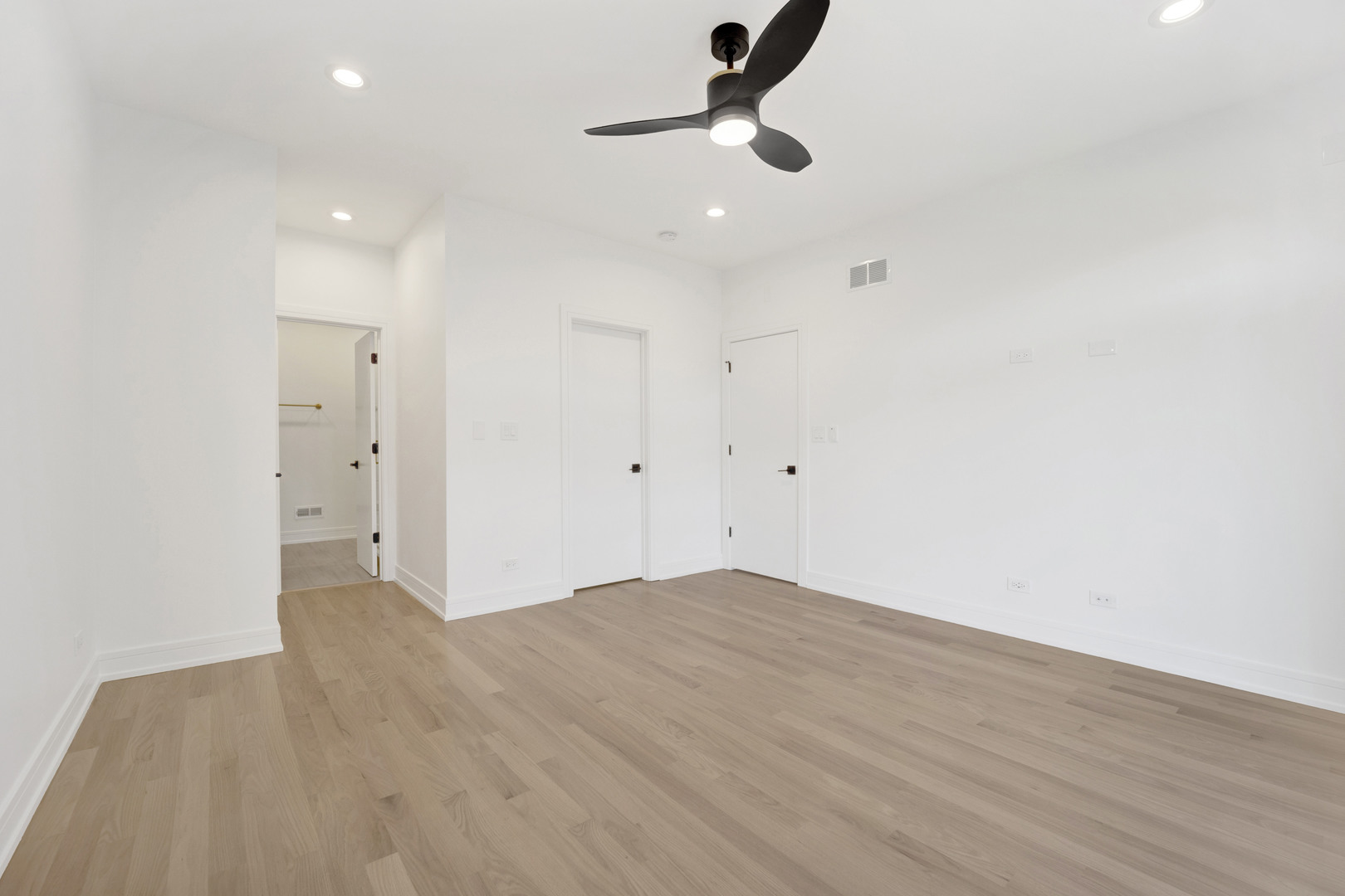 855 N Francisco Avenue Unit: 1