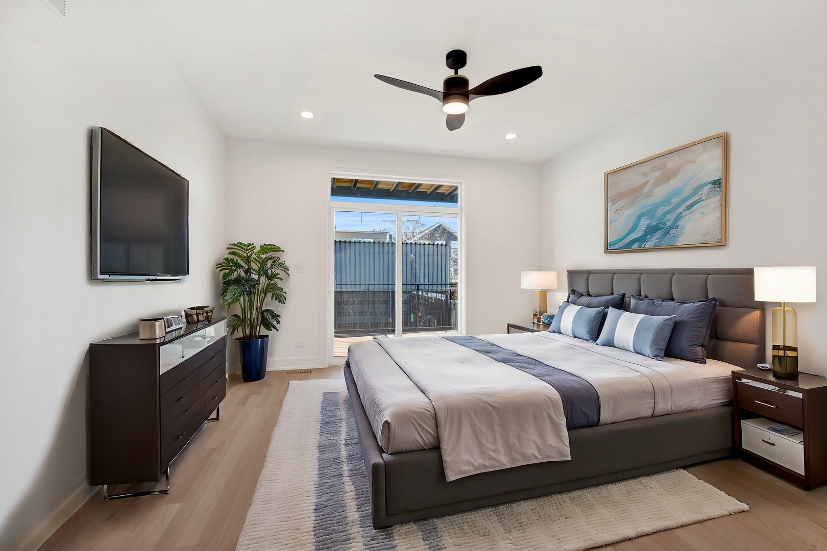 855 N Francisco Avenue Unit: 1
