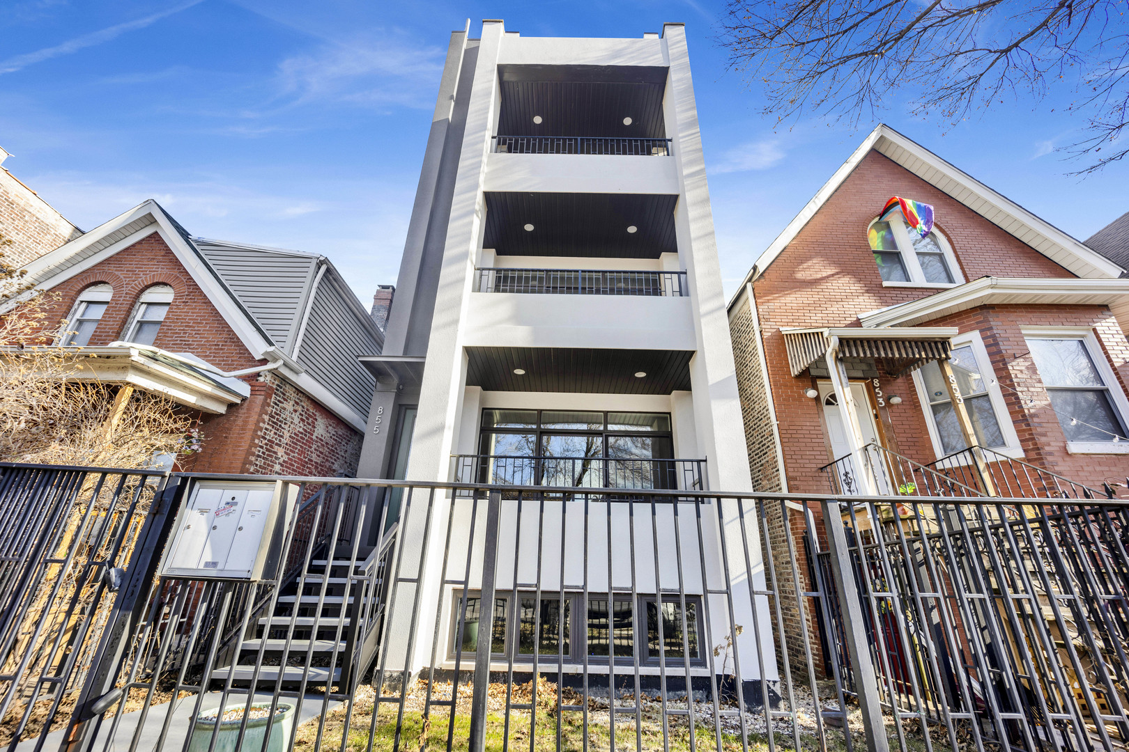 855 N Francisco Avenue Unit: 1