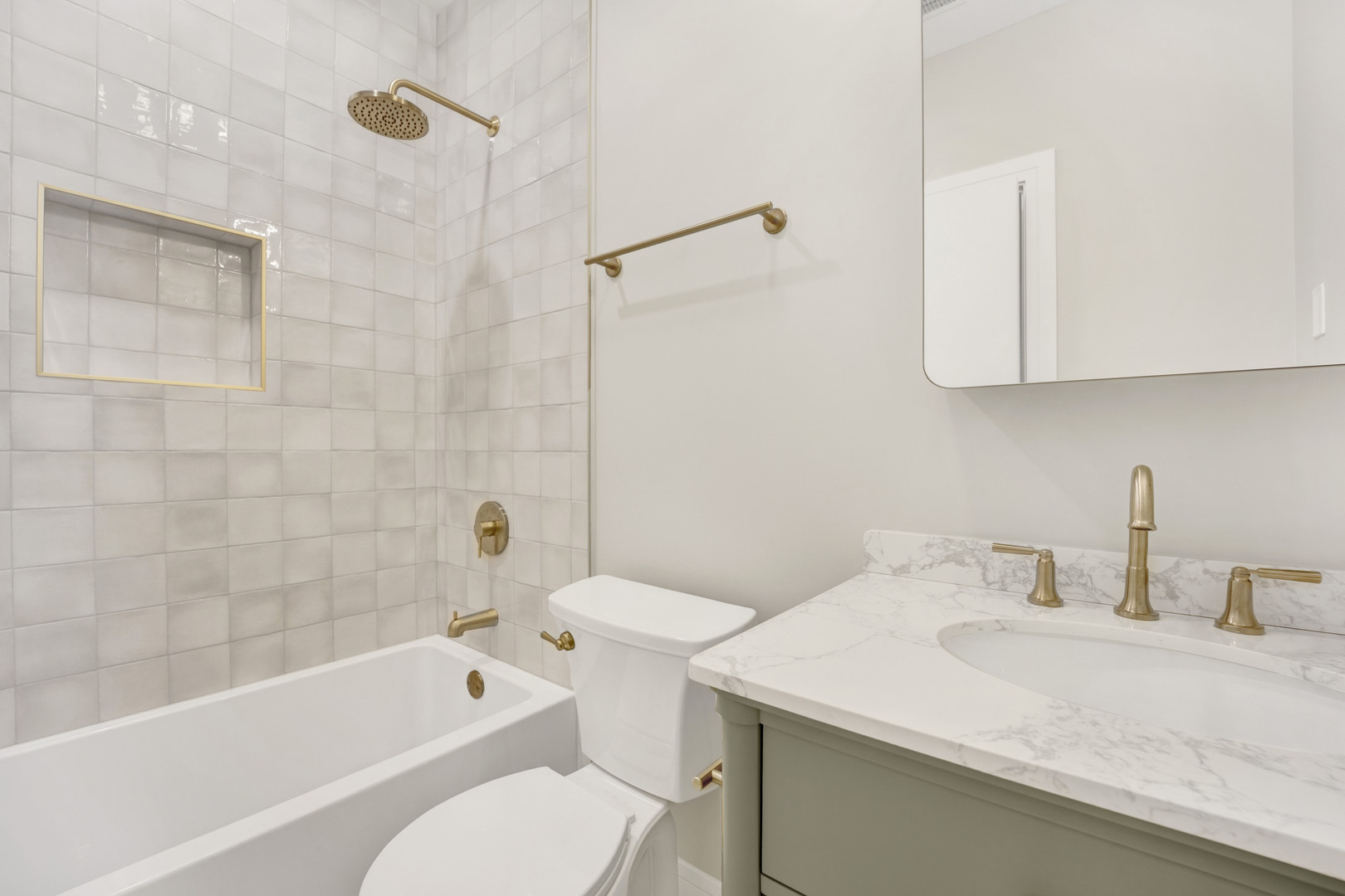 855 N Francisco Avenue Unit: 1