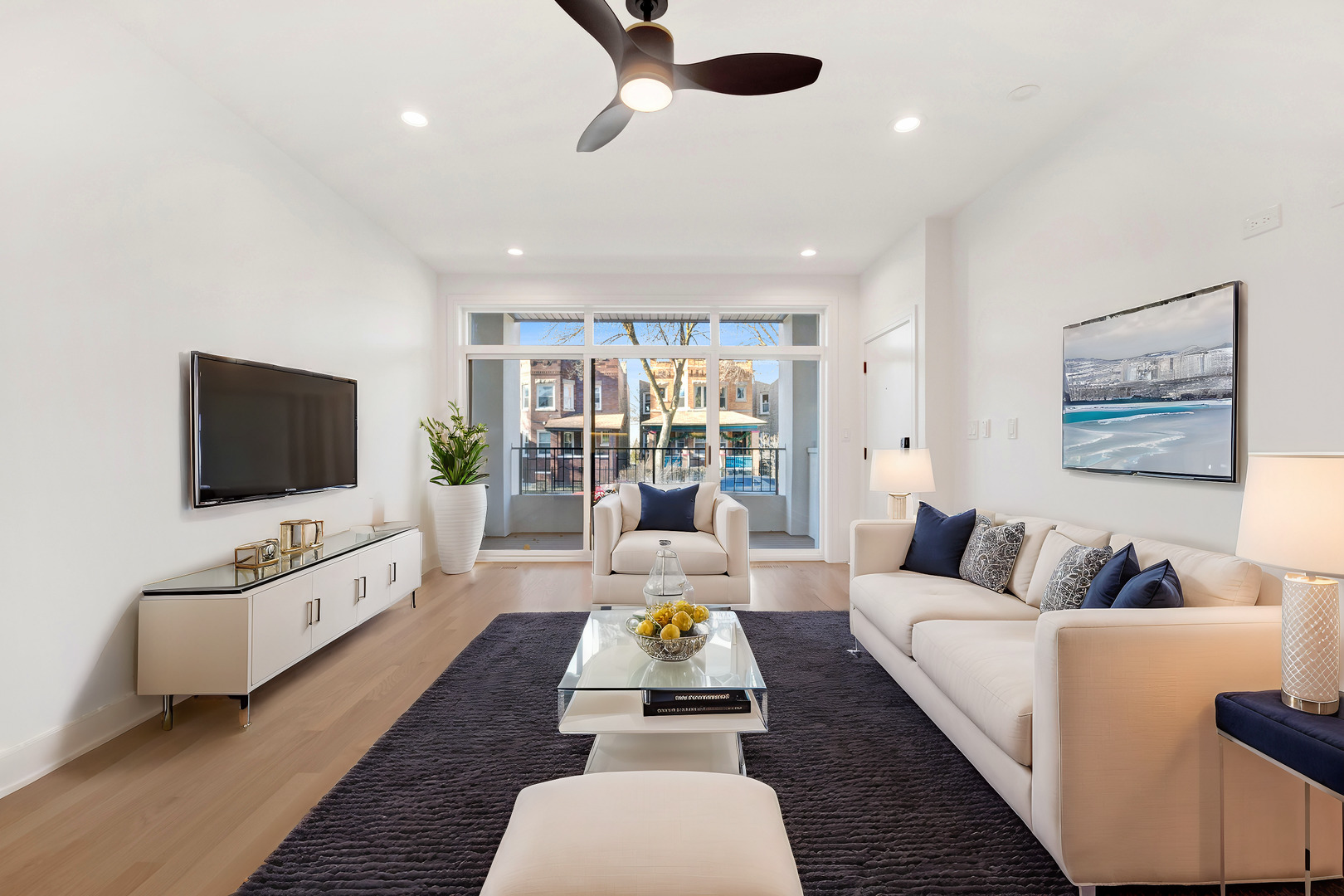 855 N Francisco Avenue Unit: 1