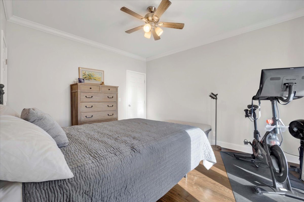 911 W Wrightwood Avenue Unit: 1