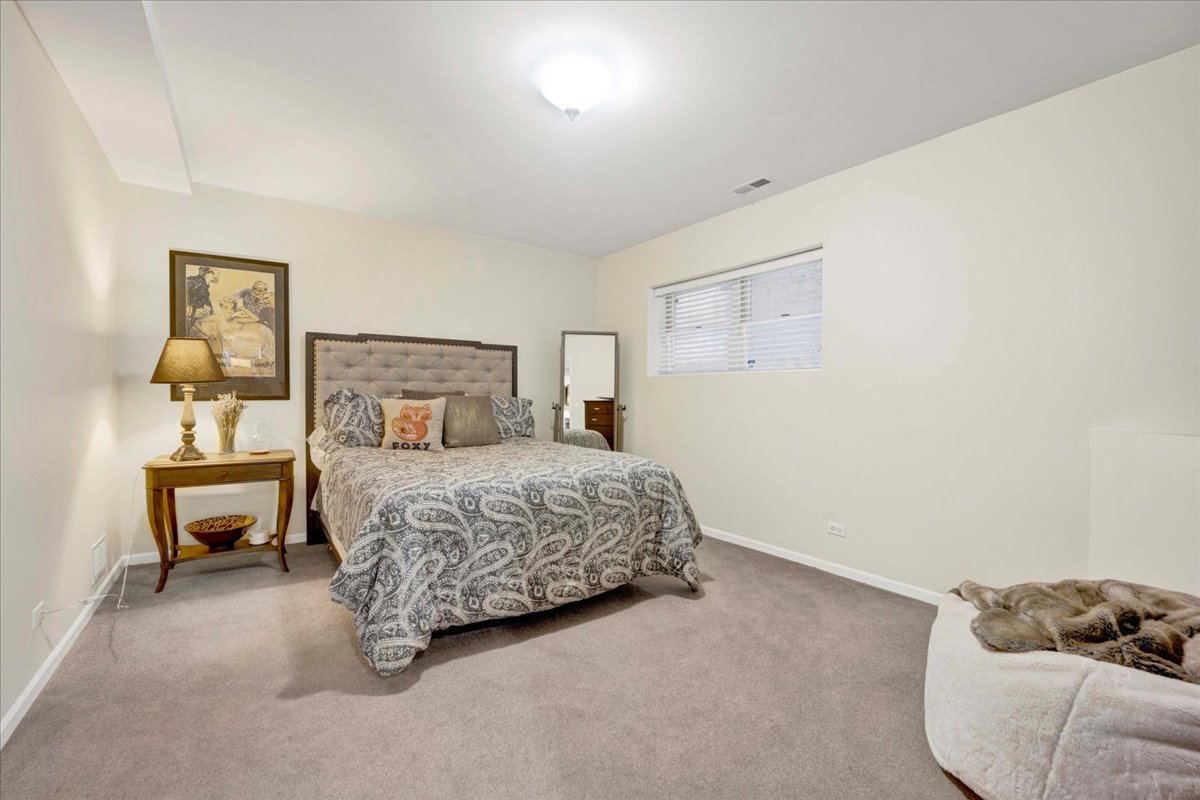 911 W Wrightwood Avenue Unit: 1