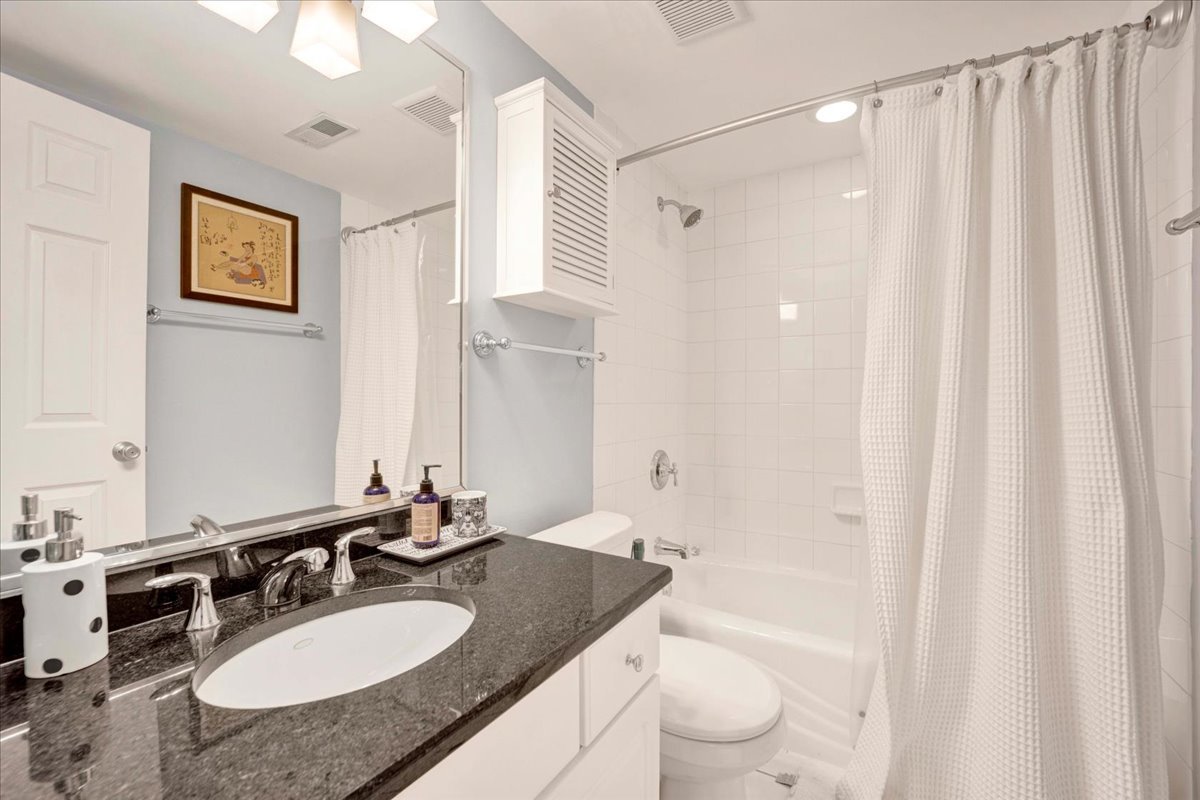 911 W Wrightwood Avenue Unit: 1