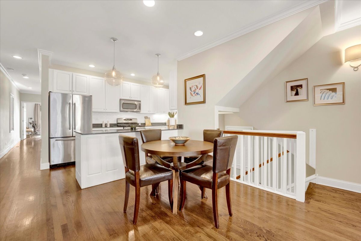 911 W Wrightwood Avenue Unit: 1