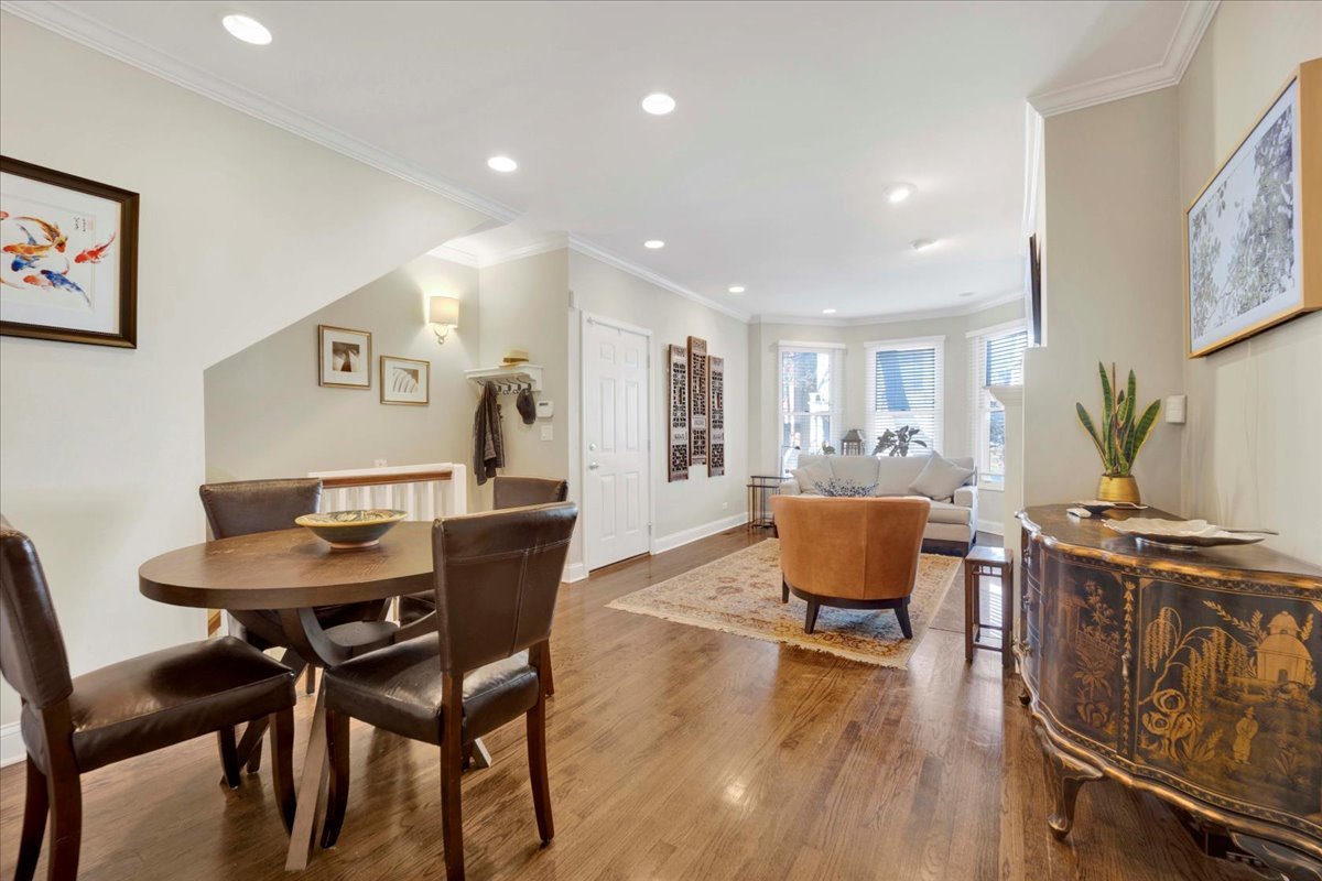 911 W Wrightwood Avenue Unit: 1