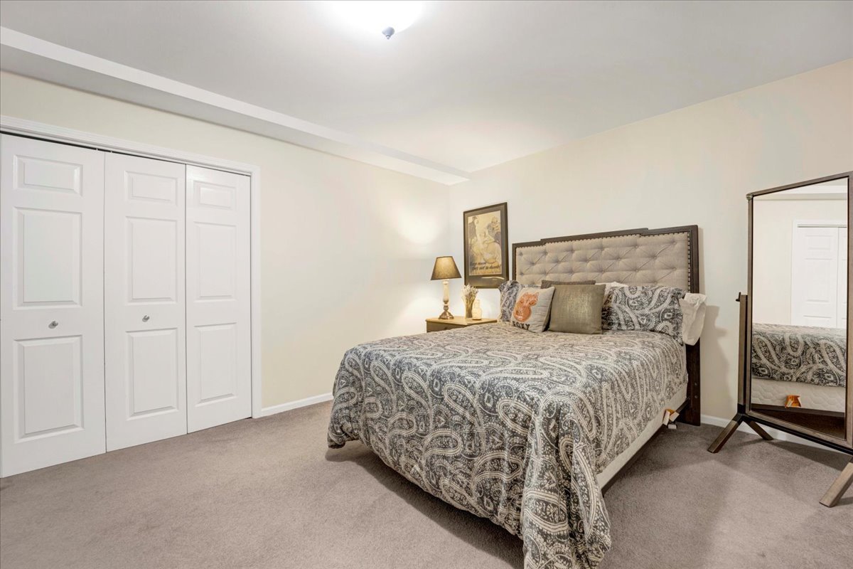 911 W Wrightwood Avenue Unit: 1