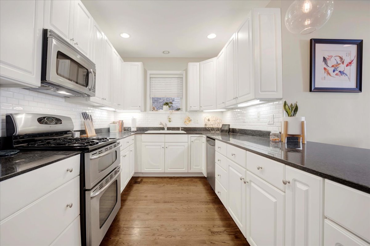 911 W Wrightwood Avenue Unit: 1