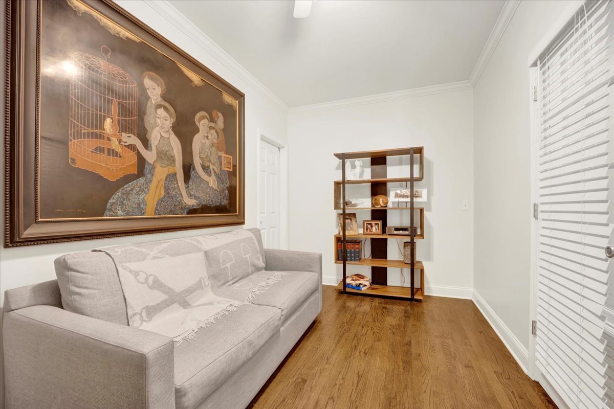 911 W Wrightwood Avenue Unit: 1