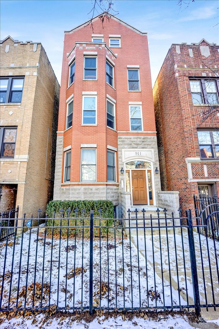 911 W Wrightwood Avenue Unit: 1