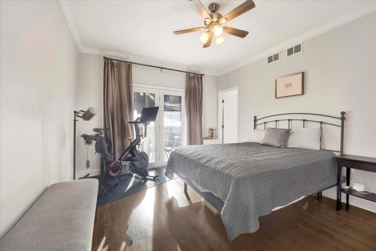 911 W Wrightwood Avenue Unit: 1