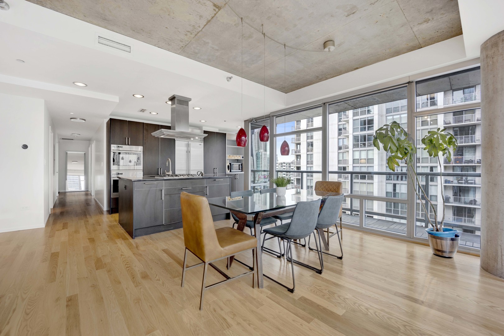 201 W GRAND Avenue Unit: PH8