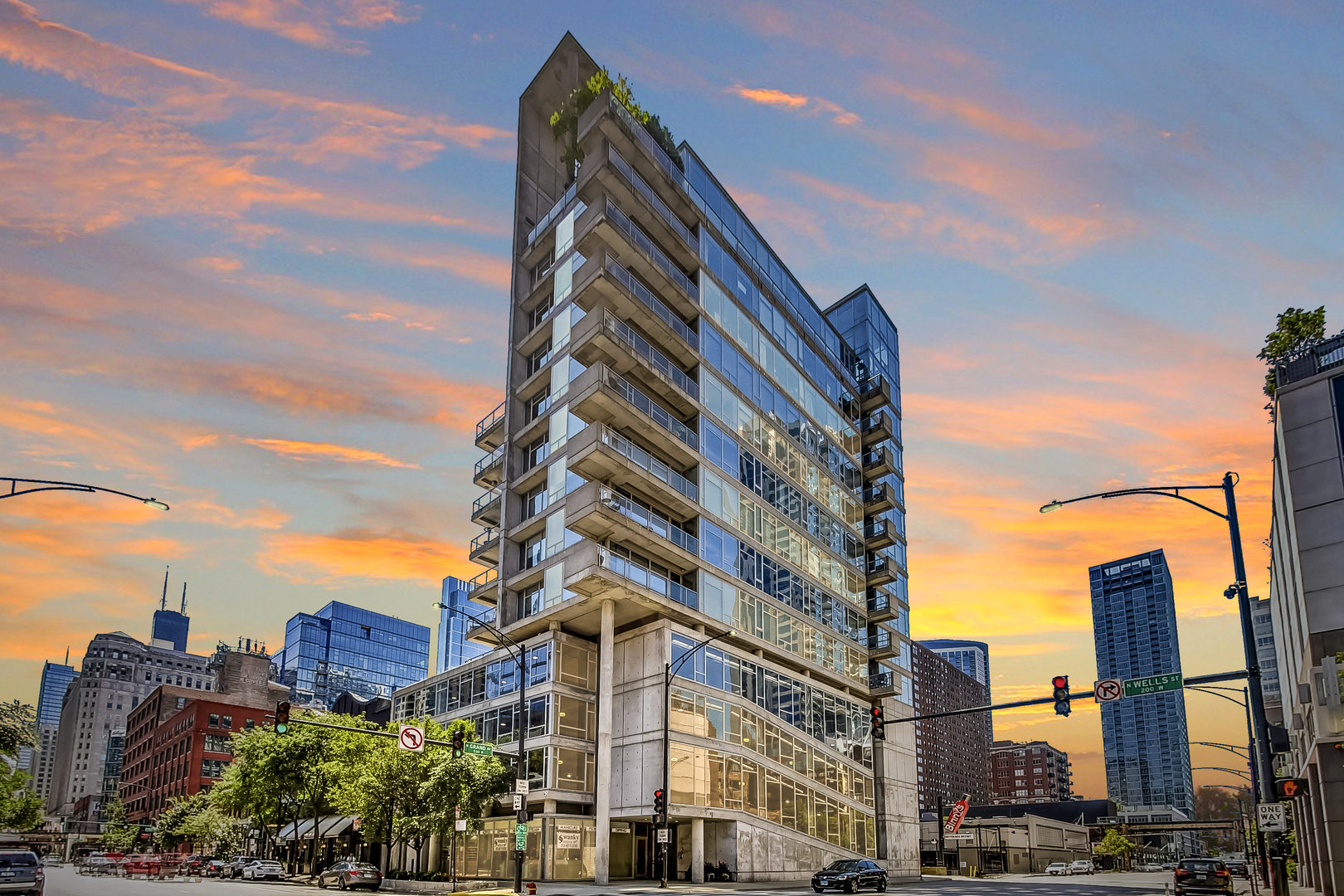 201 W GRAND Avenue Unit: PH8