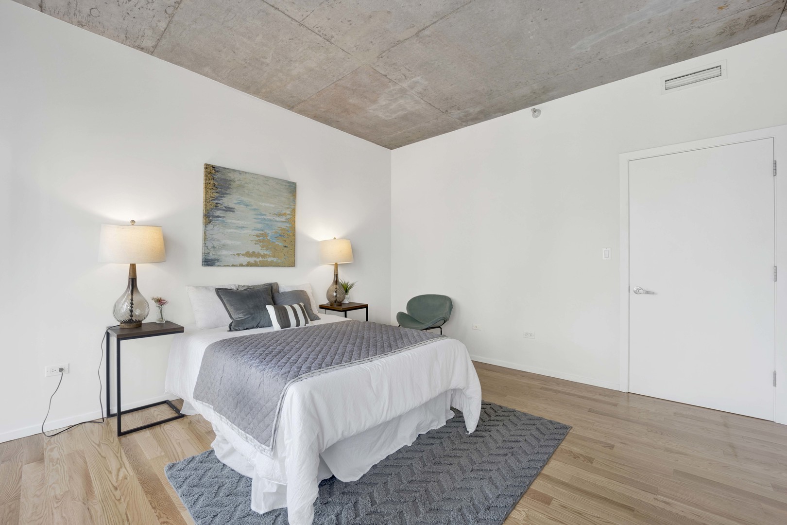 201 W GRAND Avenue Unit: PH8