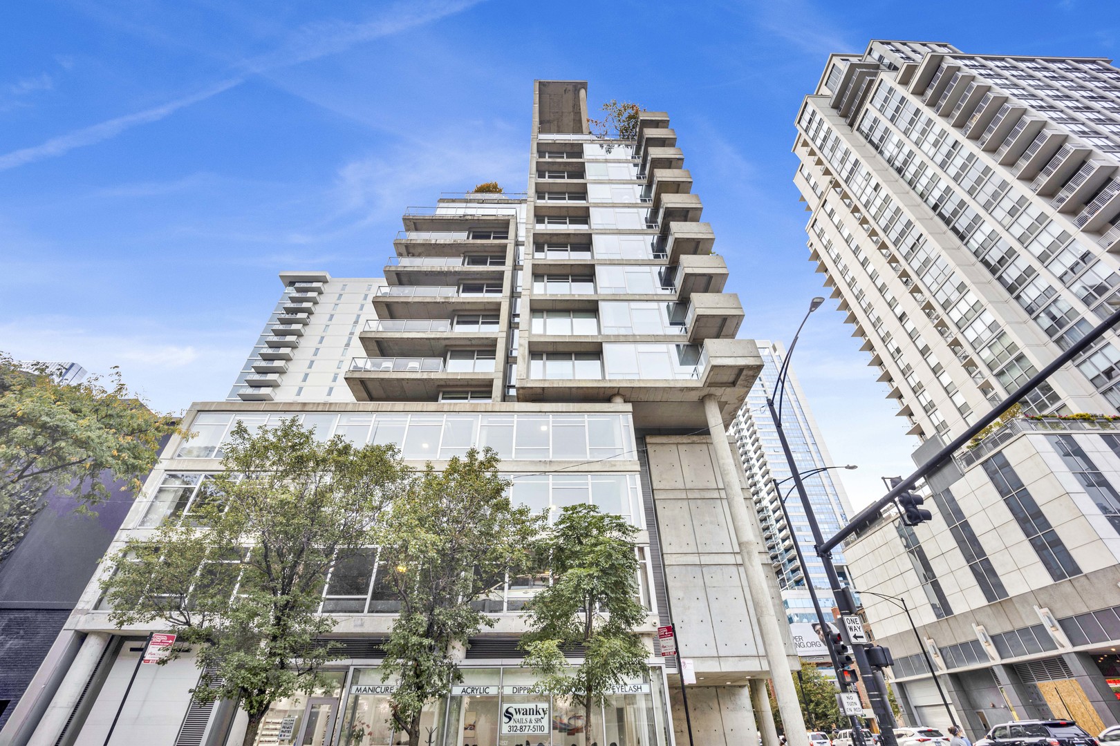 201 W GRAND Avenue Unit: PH8