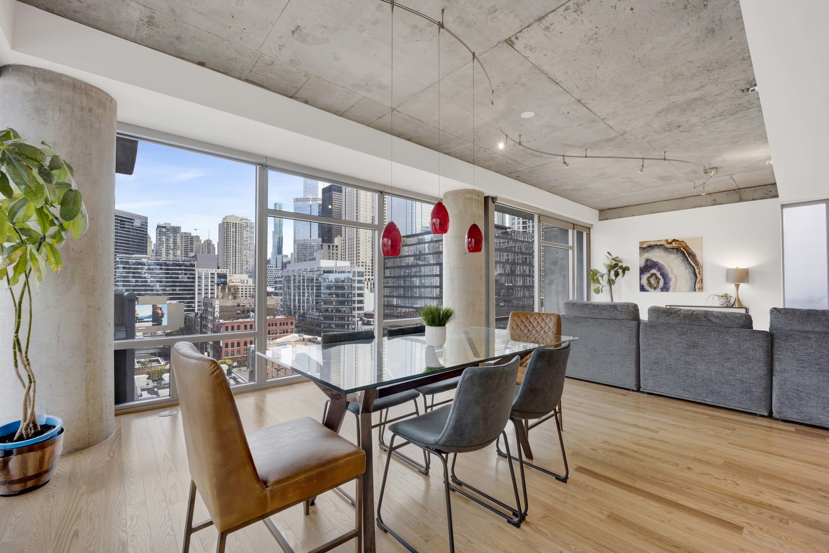201 W GRAND Avenue Unit: PH8