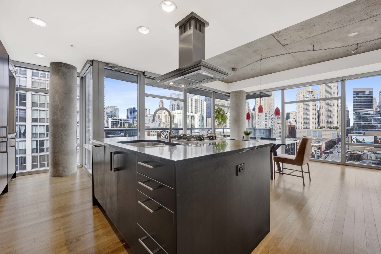 201 W GRAND Avenue Unit: PH8