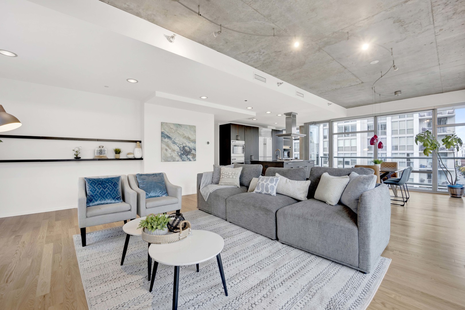 201 W GRAND Avenue Unit: PH8