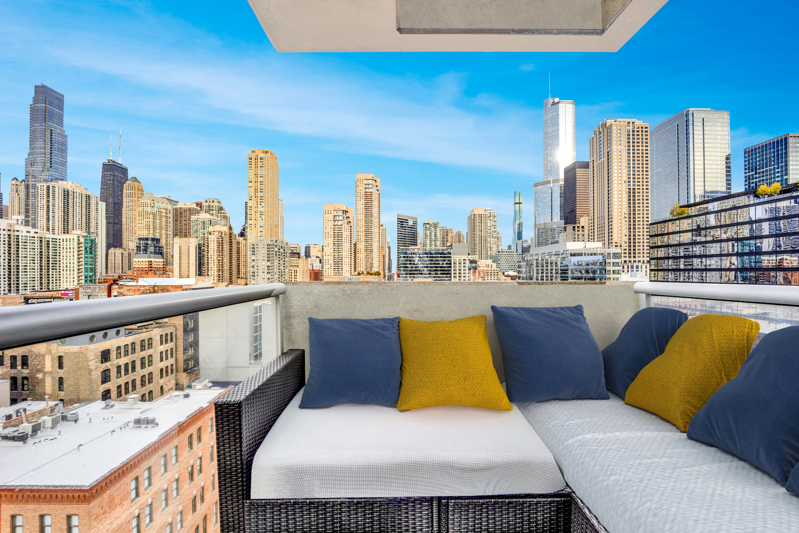 201 W GRAND Avenue Unit: PH8