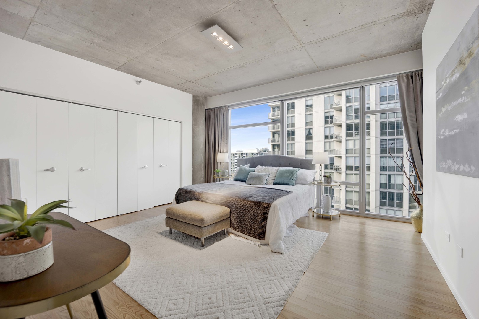 201 W GRAND Avenue Unit: PH8