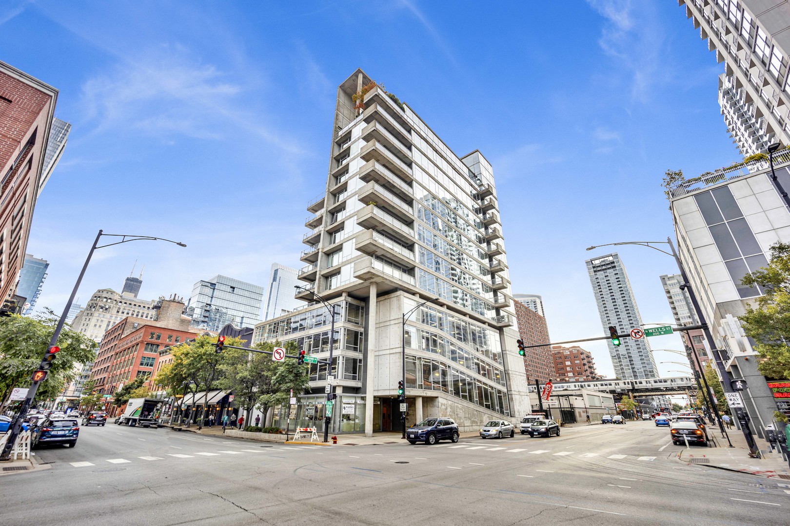 201 W GRAND Avenue Unit: PH8