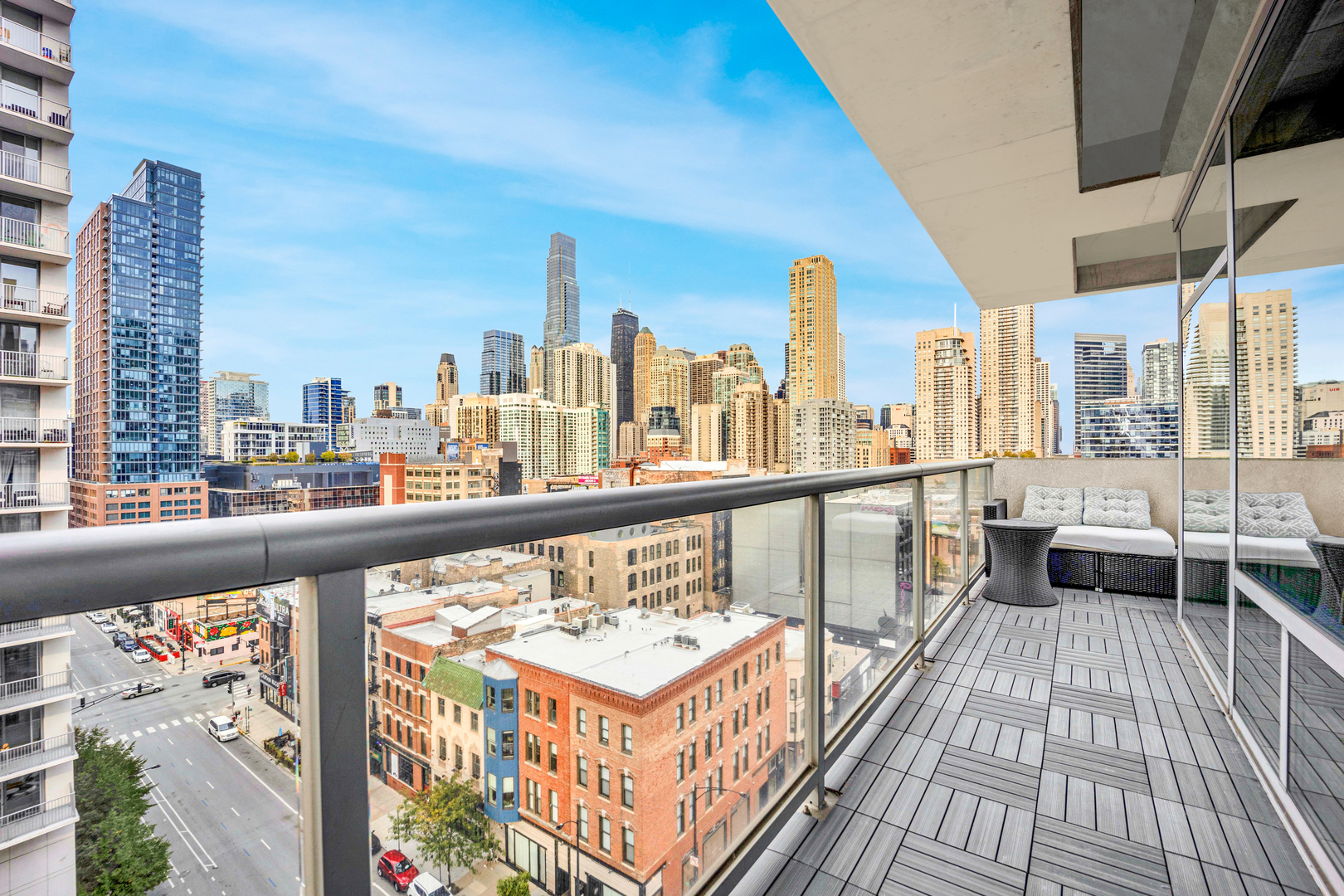 201 W GRAND Avenue Unit: PH8