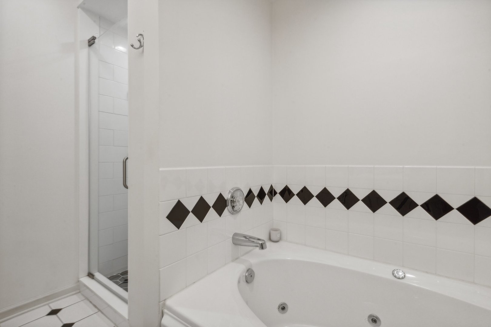 3845 N Ashland Avenue Unit: 4E