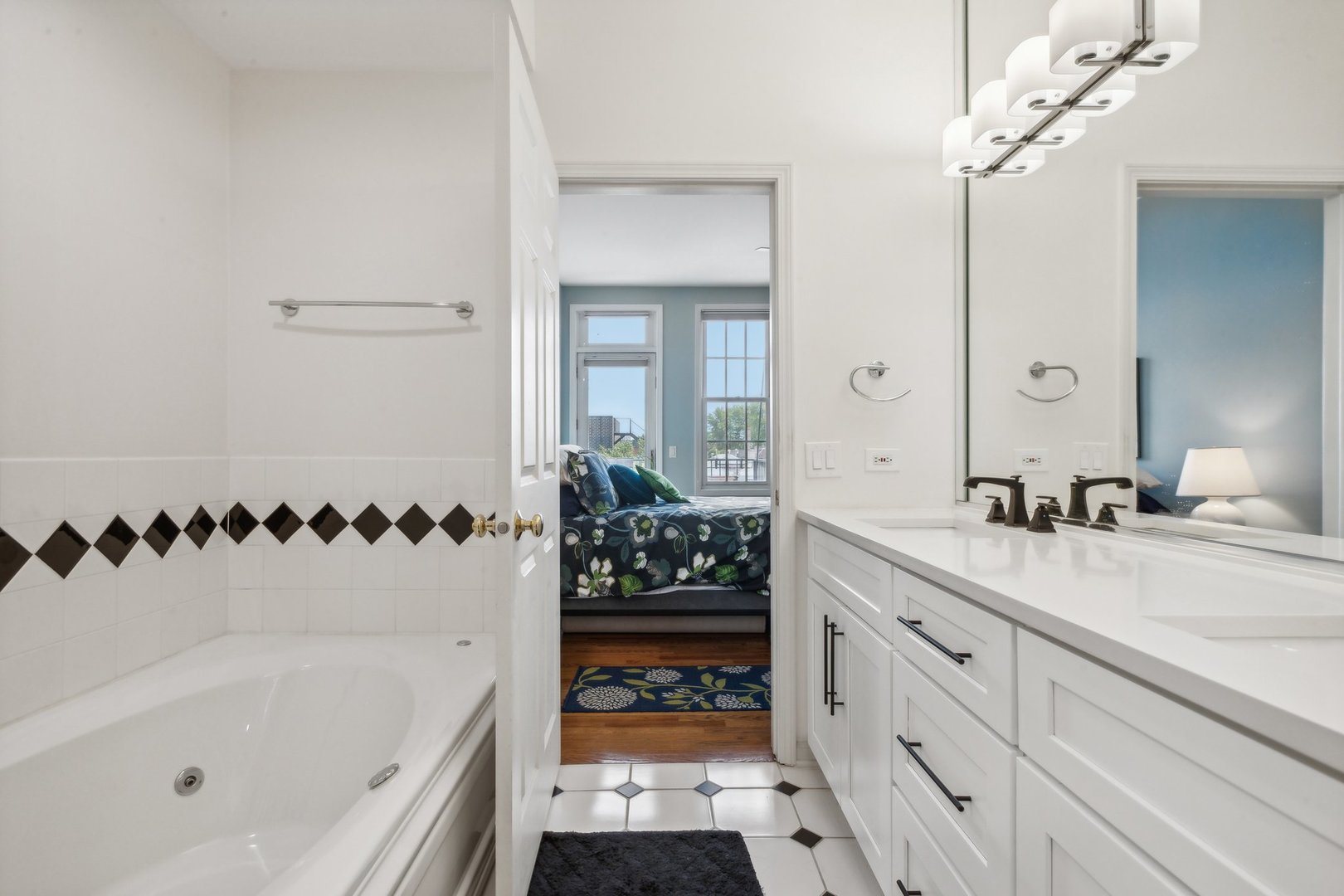 3845 N Ashland Avenue Unit: 4E