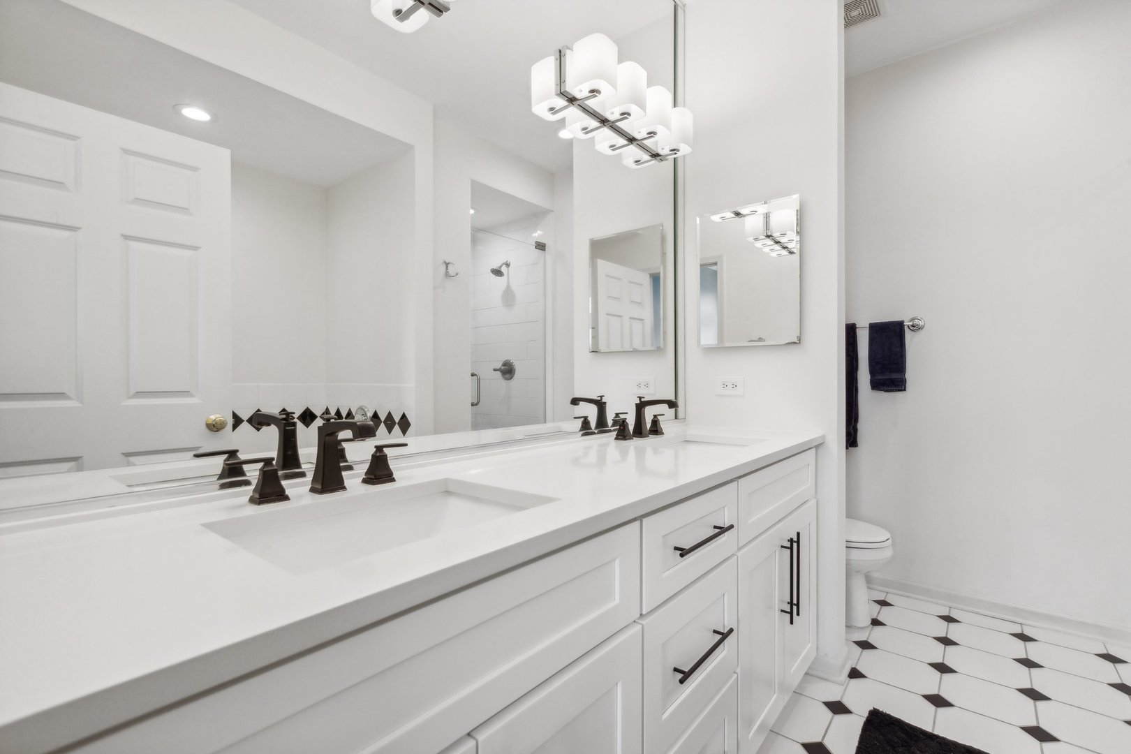 3845 N Ashland Avenue Unit: 4E
