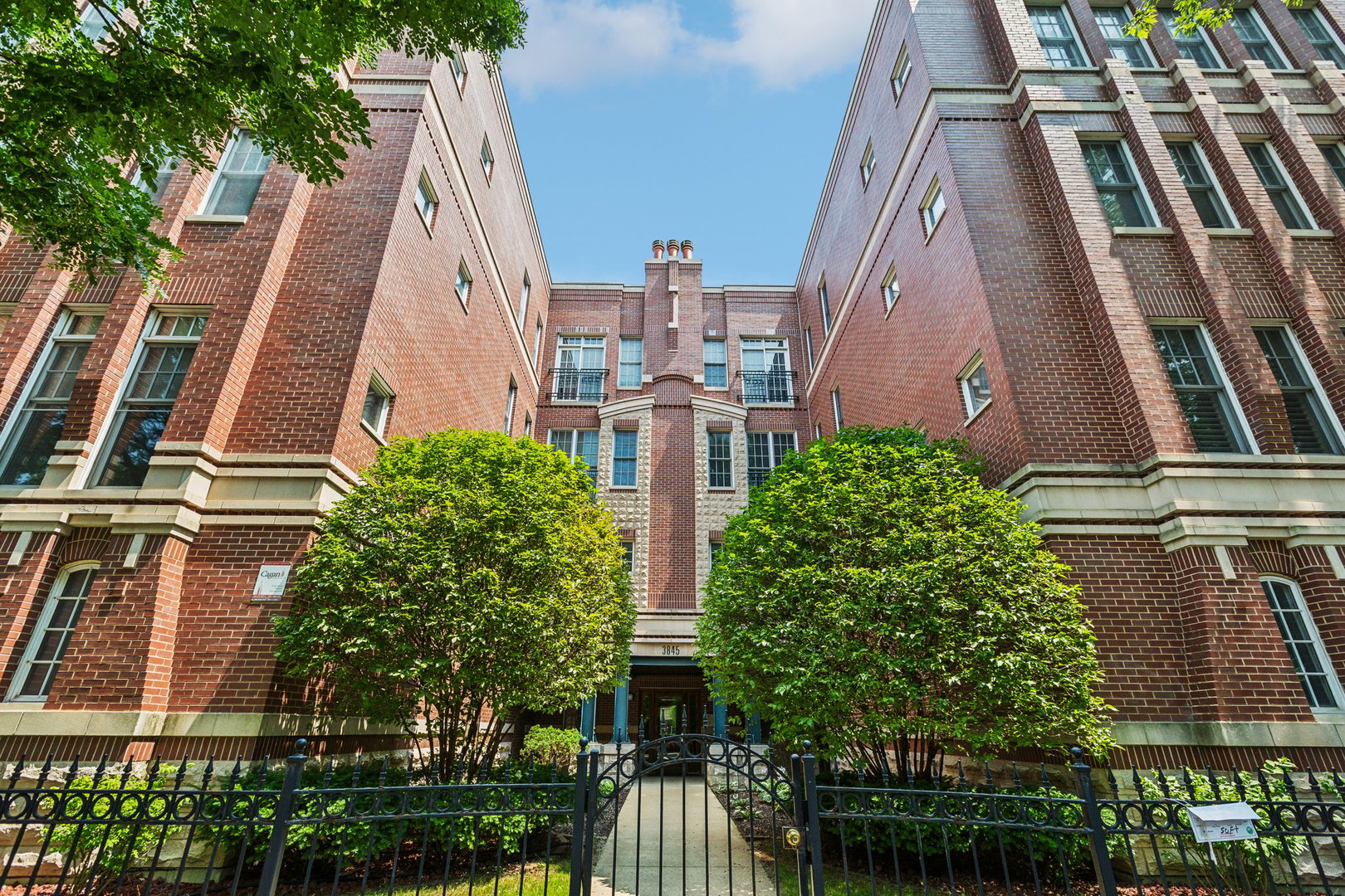 3845 N Ashland Avenue Unit: 4E