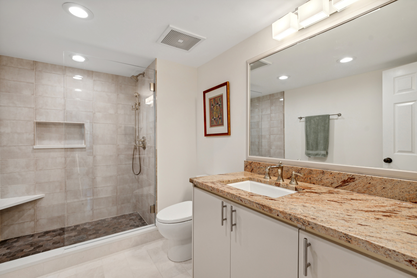 105 E Laurel Avenue Unit: 205