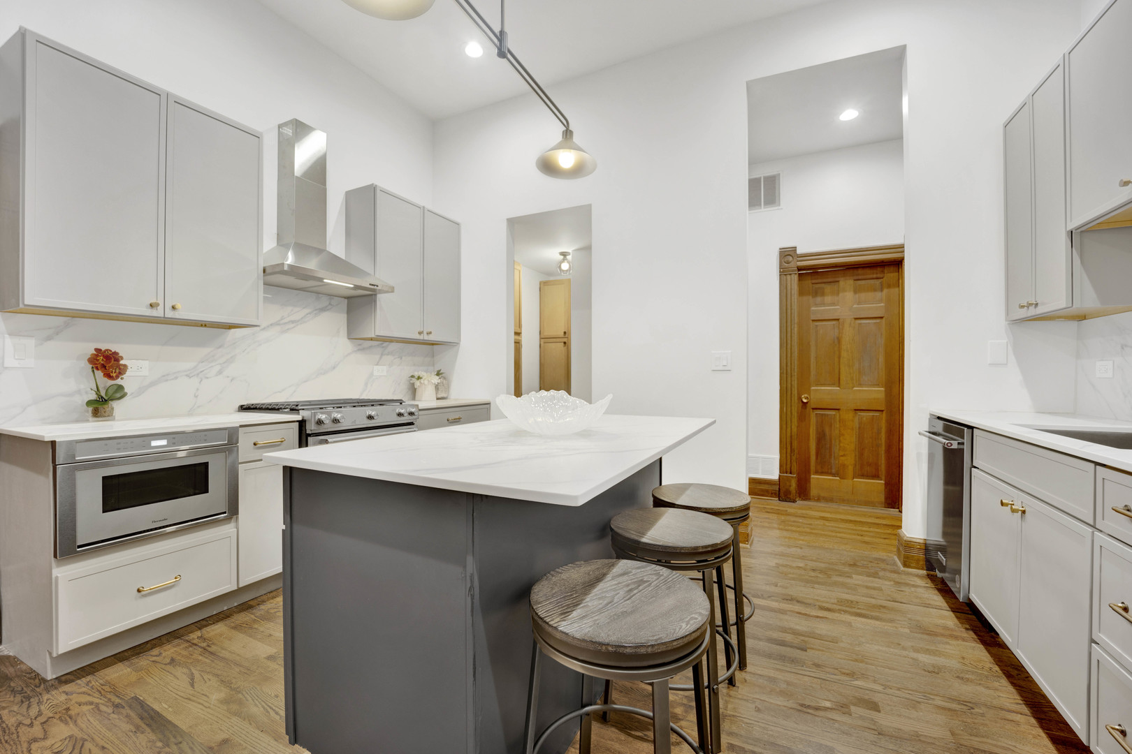 2019 N Sheffield Avenue Unit: 103